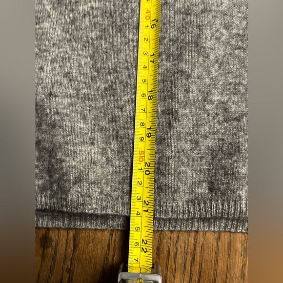 Wool/Cashmere Sweater w/ a Big Heart - Picture 3 of 12